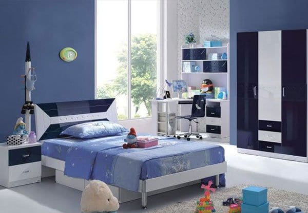 Trang trí phòng ngủ cho bé trai với tông màu xanh dương - trắng
