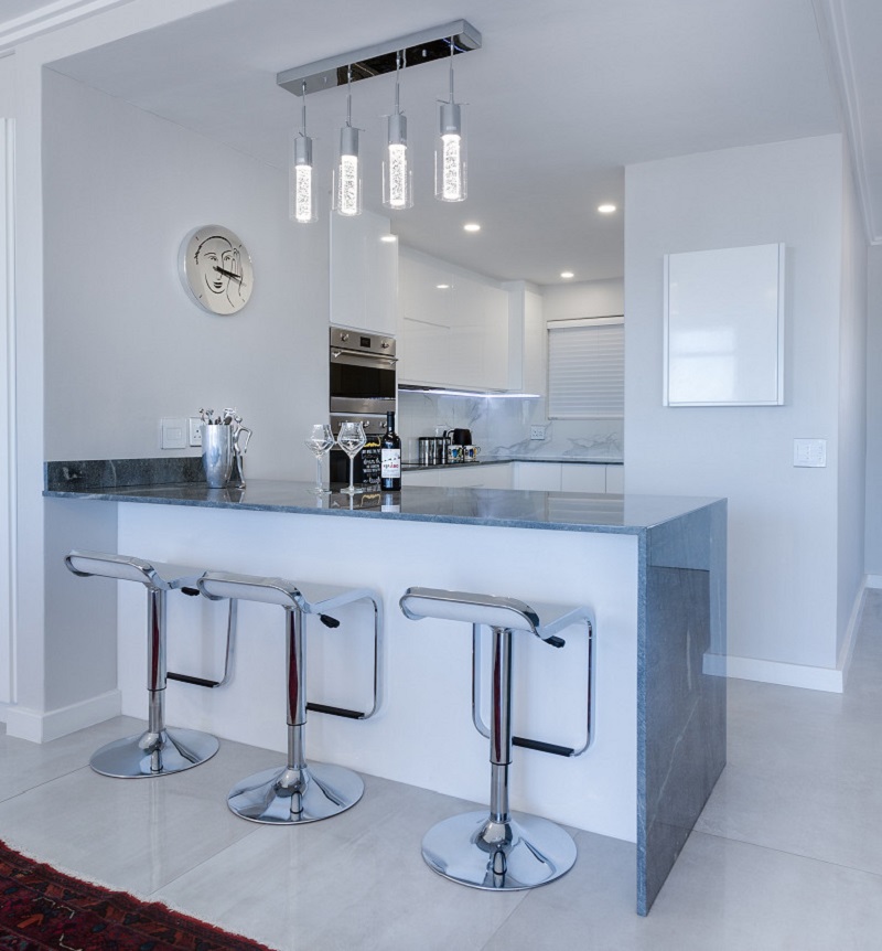 Mẫu thiết kế nội thất phòng bếp đơn giản nhưng vẫn đảm bảo công năng và tiện nghi