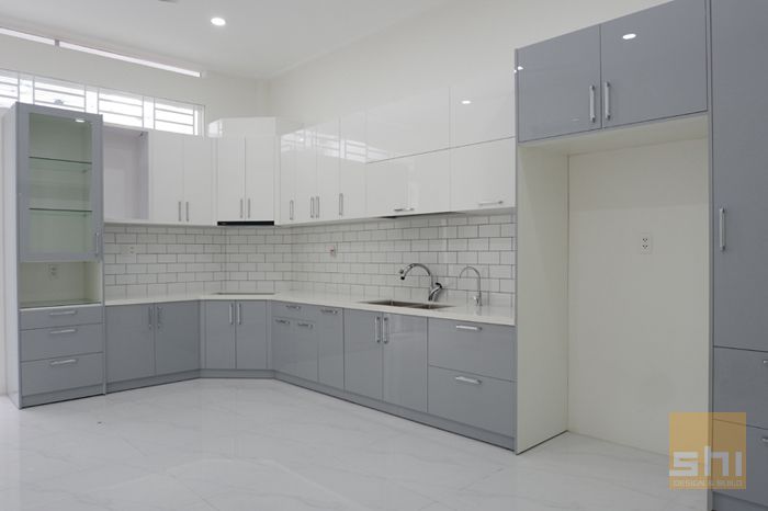 Mẫu tủ bếp chữ L phủ acrylic đẹp đơn giản - hình 01