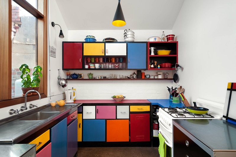 Bạn có thể tùy ý lựa chọn màu sắc cho tủ bếp theo ý mình