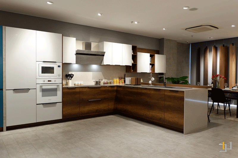 Một không gian bết đẳng cấp, đầy hiện đại với nhiều tiện nghi được tích hợp trong bộ tủ bếp.