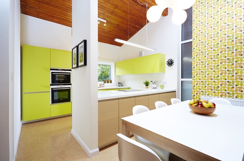 Tủ bếp màu xanh lá cây nhẹ nhàng