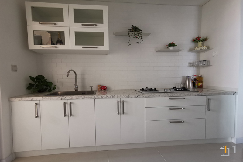 Tủ bếp đẹp đơn giản làm từ Melamine và đá Solid