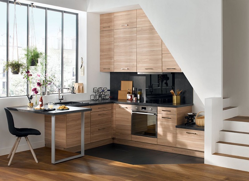 Thiết kế nhà bếp đẹp dưới cầu thang làm tăng tính thẩm mỹ cho ngôi nhà
