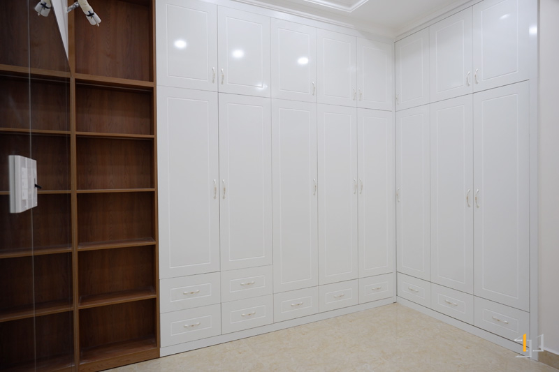 Thi công nội thất hoàn thiện kệ âm tường