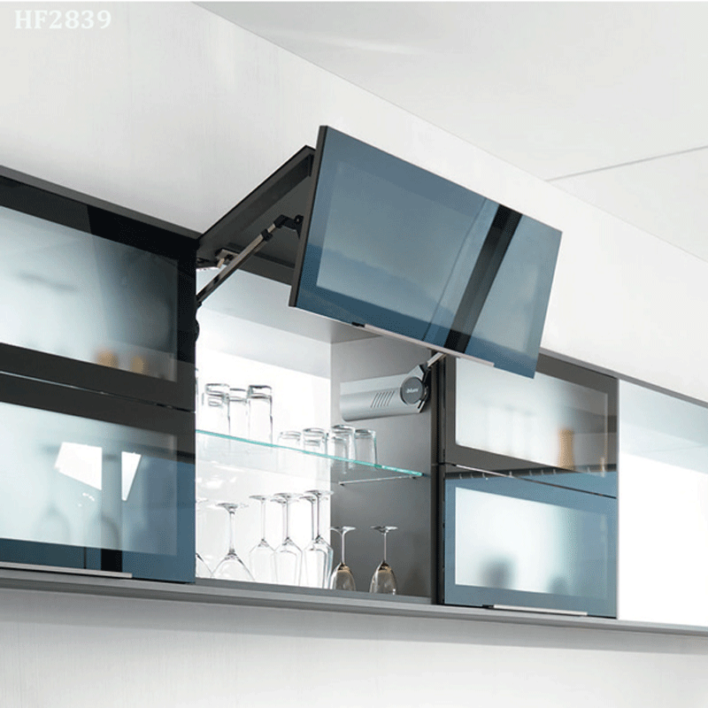 Tay nâng tủ bếp là thiết bị thông minh được nhiều người ưa thích.