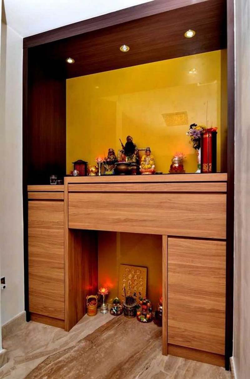 Bàn thờ ông Địa vân gỗ sáng