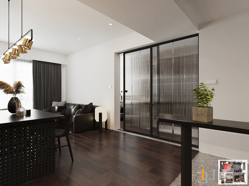 Thiết kế vách kính nhỏ ngăn cách khu vực tủ lạnh và ghế bàn ăn, làm tăng tính thẩm mỹ cho căn nhà.