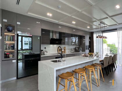 Thi công phòng bếp hiện đại trong dự án nhà phố Japandi