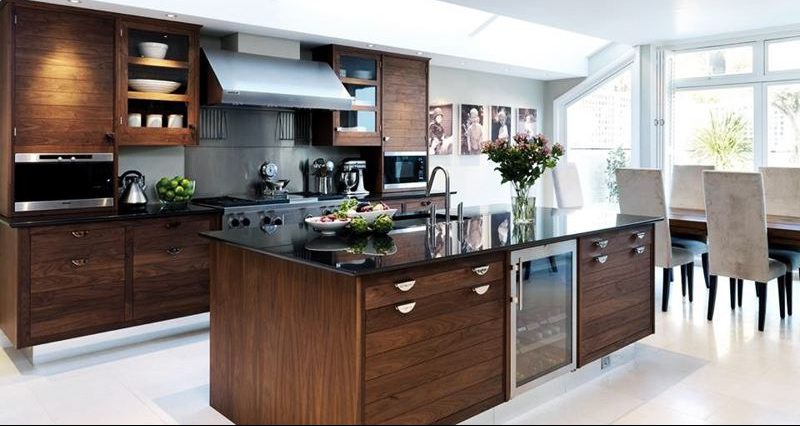 Thiết kế nội thất nhà bếp bằng gỗ tự nhiên đem lại không gian ấm cúng