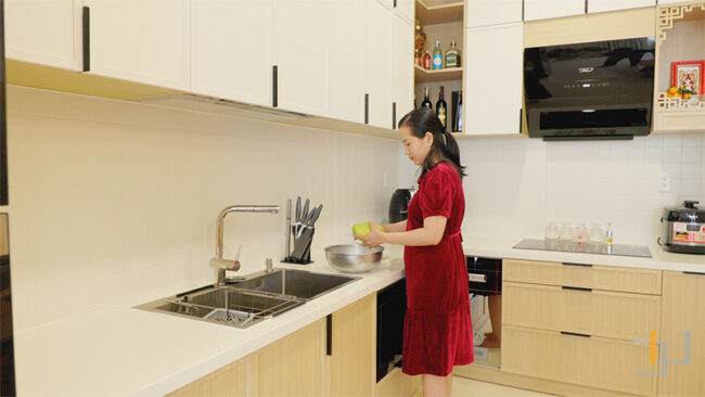 Nội thất phòng bếp được bố trí khoa học, tiện nghi
