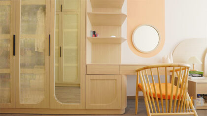 Hoàn thiện lắp đặt tủ quần áo kết hợp với bàn làm việc