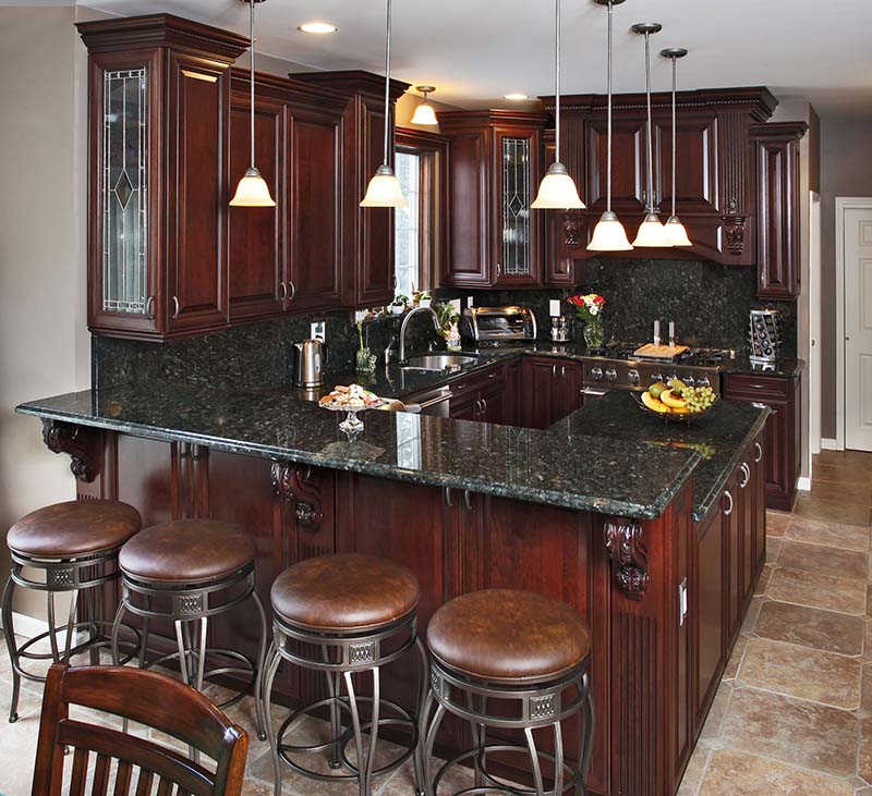 Thiết kế tủ bếp cổ điển có quầy bar