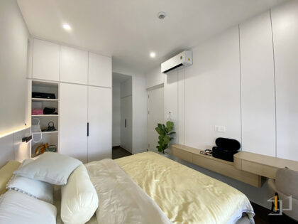 Hoàn thiện lắp đặt kệ treo từng kết hợp với bàn làm việc