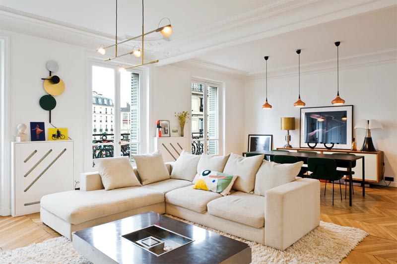 Bố trí khu vực bàn ăn sau sofa để tận dụng mọi ngóc ngách căn phòng