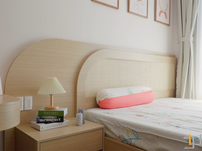 Chất liệu gỗ sáng màu đi cùng họa tiết đan mây mắt cáo bắt mắt