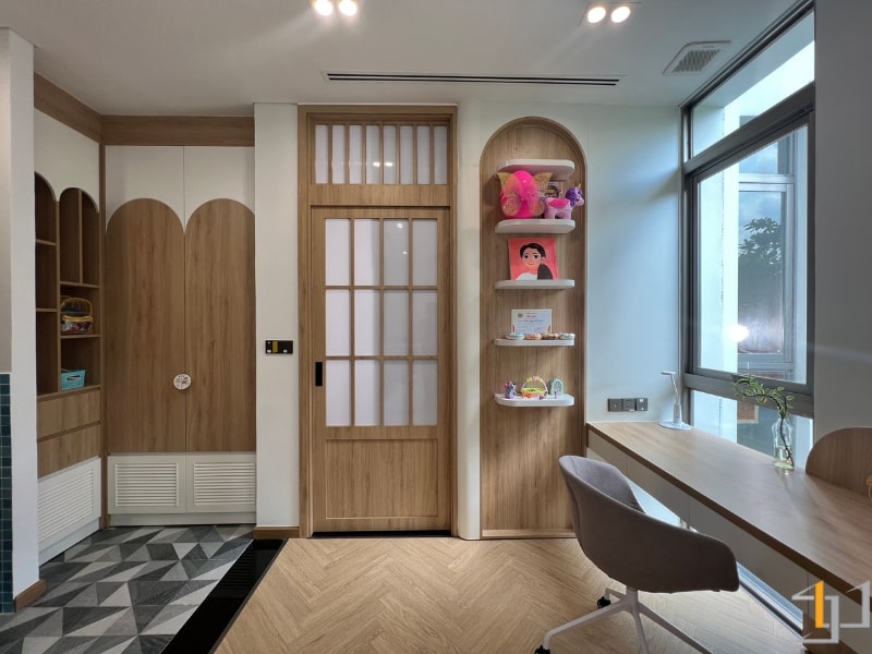 Kệ trưng bày được thiết kế độc đáo với các đường bo cong mềm mại