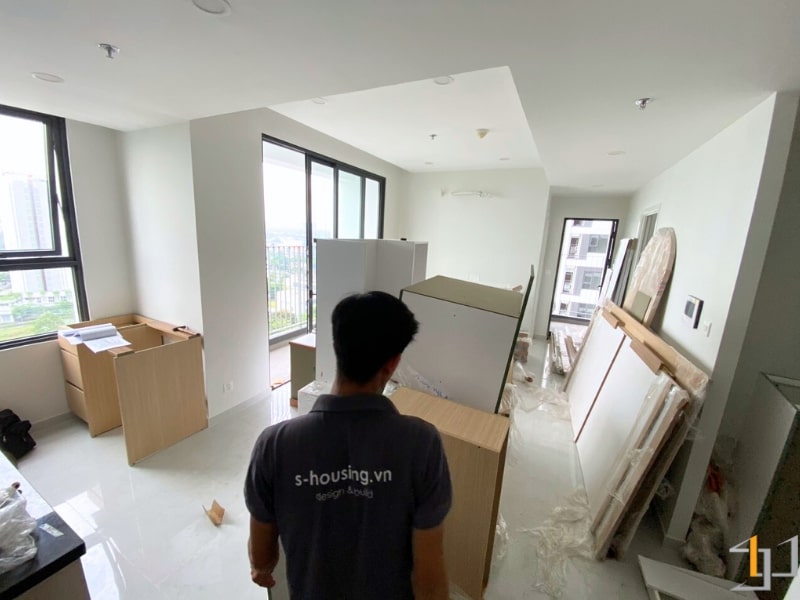 Vận chuyển nội thất lên căn hộ để tiến hành lắp đặt theo bản vẽ kỹ thuật
