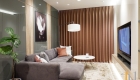 Bộ sofa xám nổi bật tại trung tâm phòng khách 