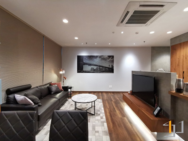 Phòng khách được thiết kế thi công sang trọng, hiện đại