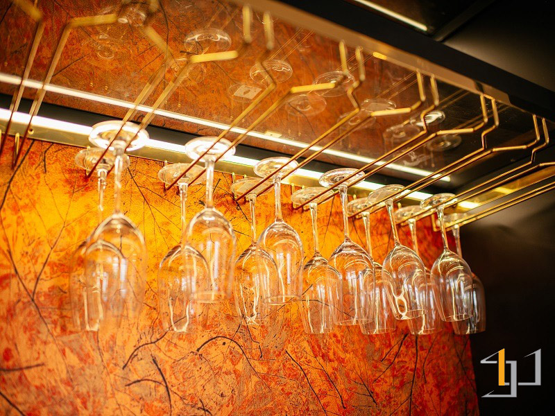 Thi công nội thất tủ rượu hiện đại và sang trọng