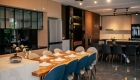 Không gian bếp mở hiện đại trong showroom S-housing