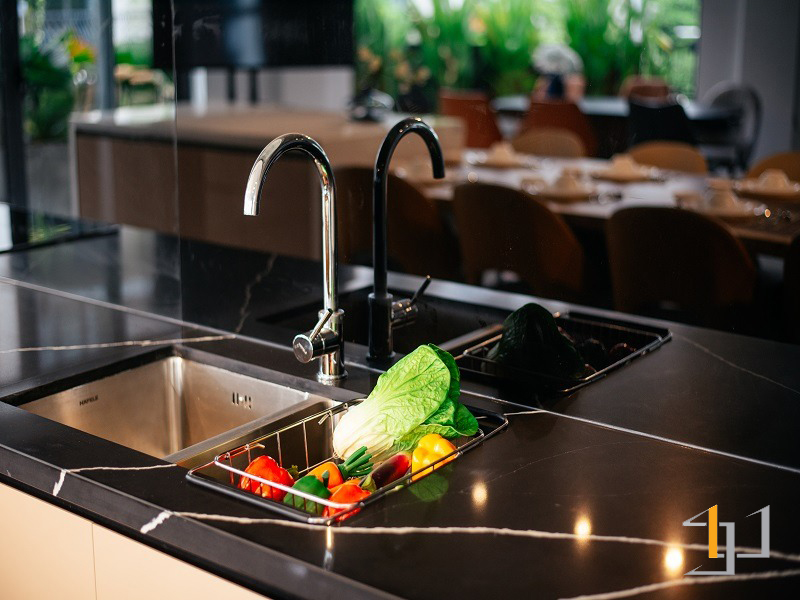 Mặt đá bếp được thi công tỉ mỉ và sắc xảo