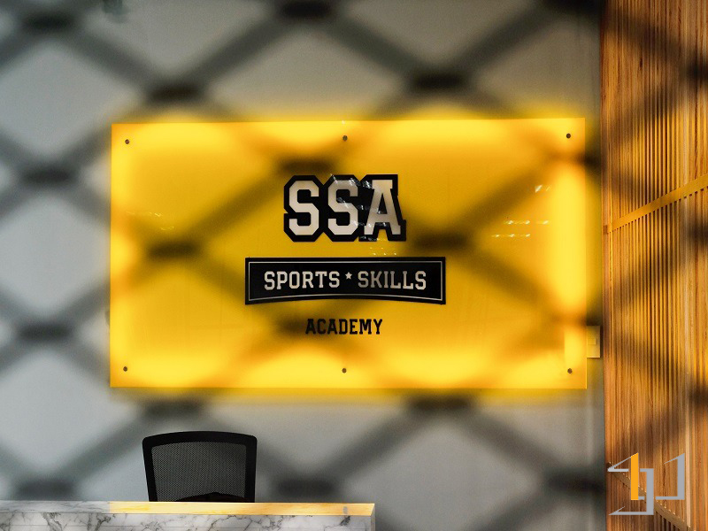 Thi công nội thất quầy lễ tân văn phòng phong cách hiện đại