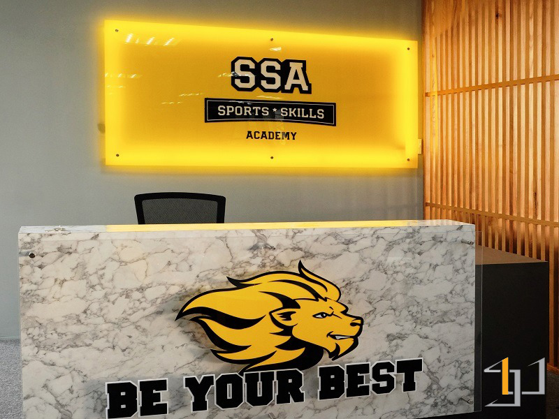 Thi công nội thất quầy lễ tân văn phòng phong cách hiện đại