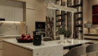 Đảo bếp và mặt bàn ăn được ốp bằng đá marble trắng vân xám cao cấp