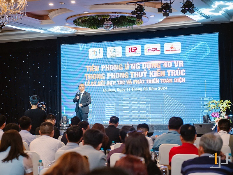 CEO Nguyễn Nam thuyết trình về công nghệ 4D VR tại sự kiện