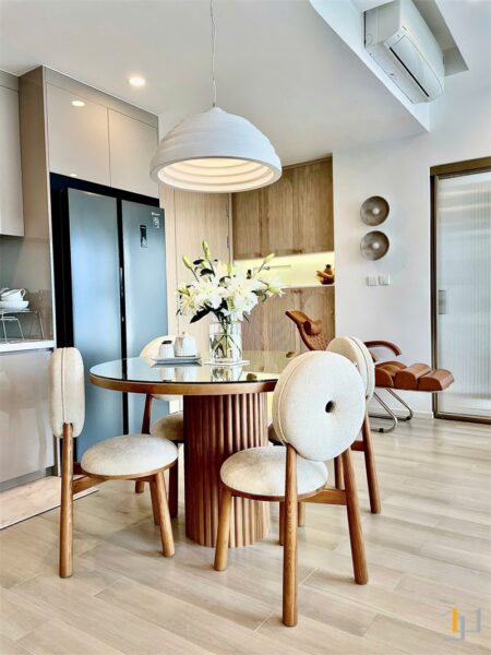 Phòng bếp căn hộ Vinhomes Central Wabi Sabi của chị Ngọc