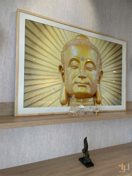 Điểm nhấn trang trí mang yếu tố Phật giáo thiền định bên trong phòng trà căn hộ Vinhomes Central – Chị Ngọc