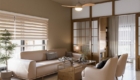 Sofa thấp từ gỗ sáng màu được thiết kế tối giản, không nhiều chi tiết rườm rà