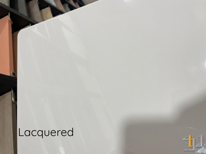 Lacquered Laminate là sự kết hợp giữa thẩm mỹ sang trọng, độ bền cực cao và khả năng chống bám vân tay